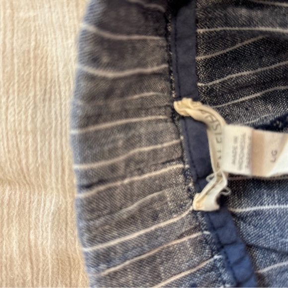 Eileen Fisher Women’s Blue and White Stripe Linen Shorts - Picture 6 of 6